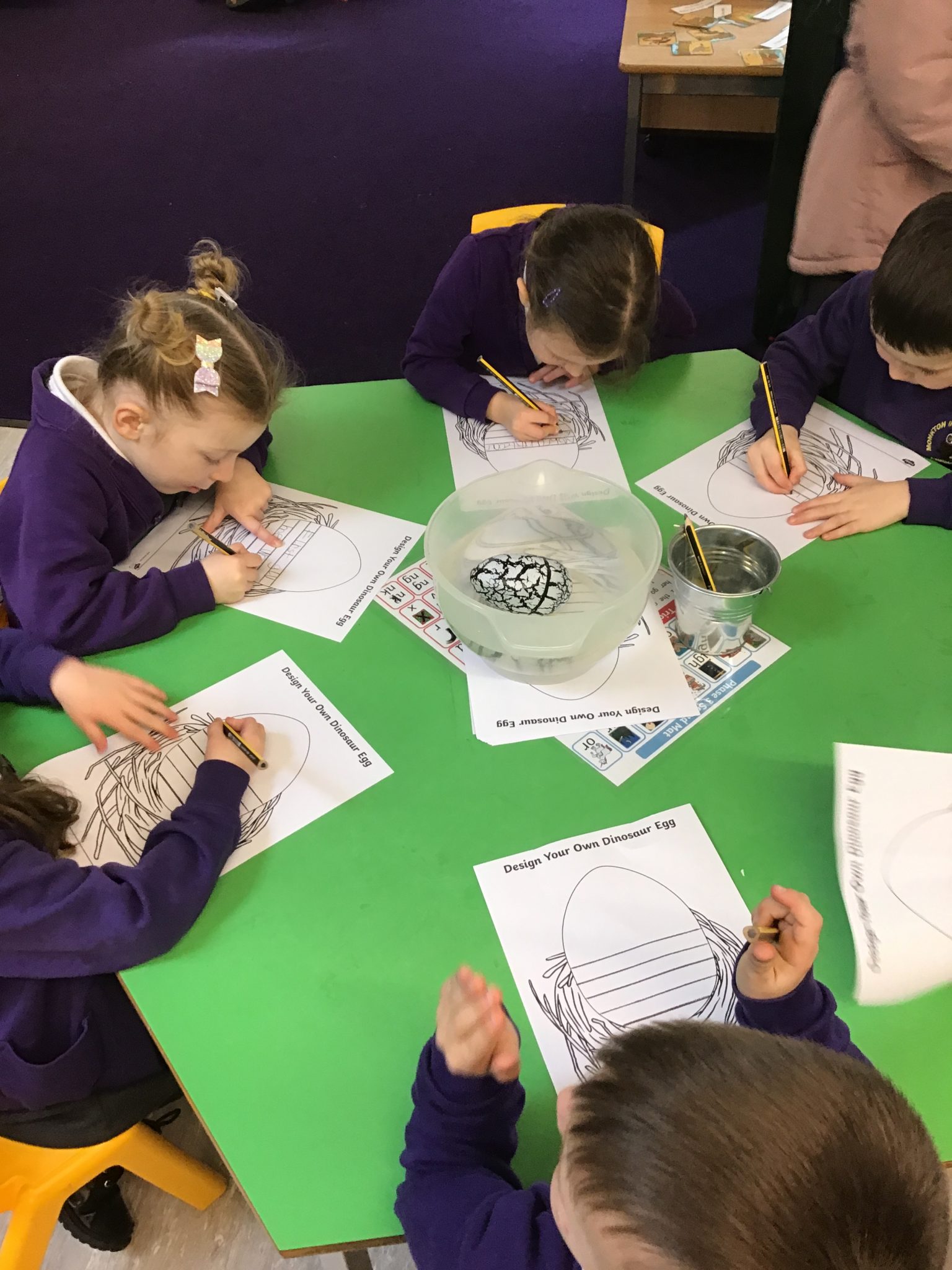 A Mysterious Egg 讀 | Monkton Infants School