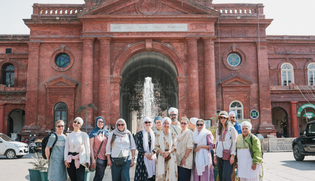 Participants discovering Amritsar during the L2 Kundalini Yoga training course organized by Miri Piri Academy in Punjab