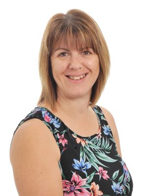 Victoria Marshall : Teaching Assistant