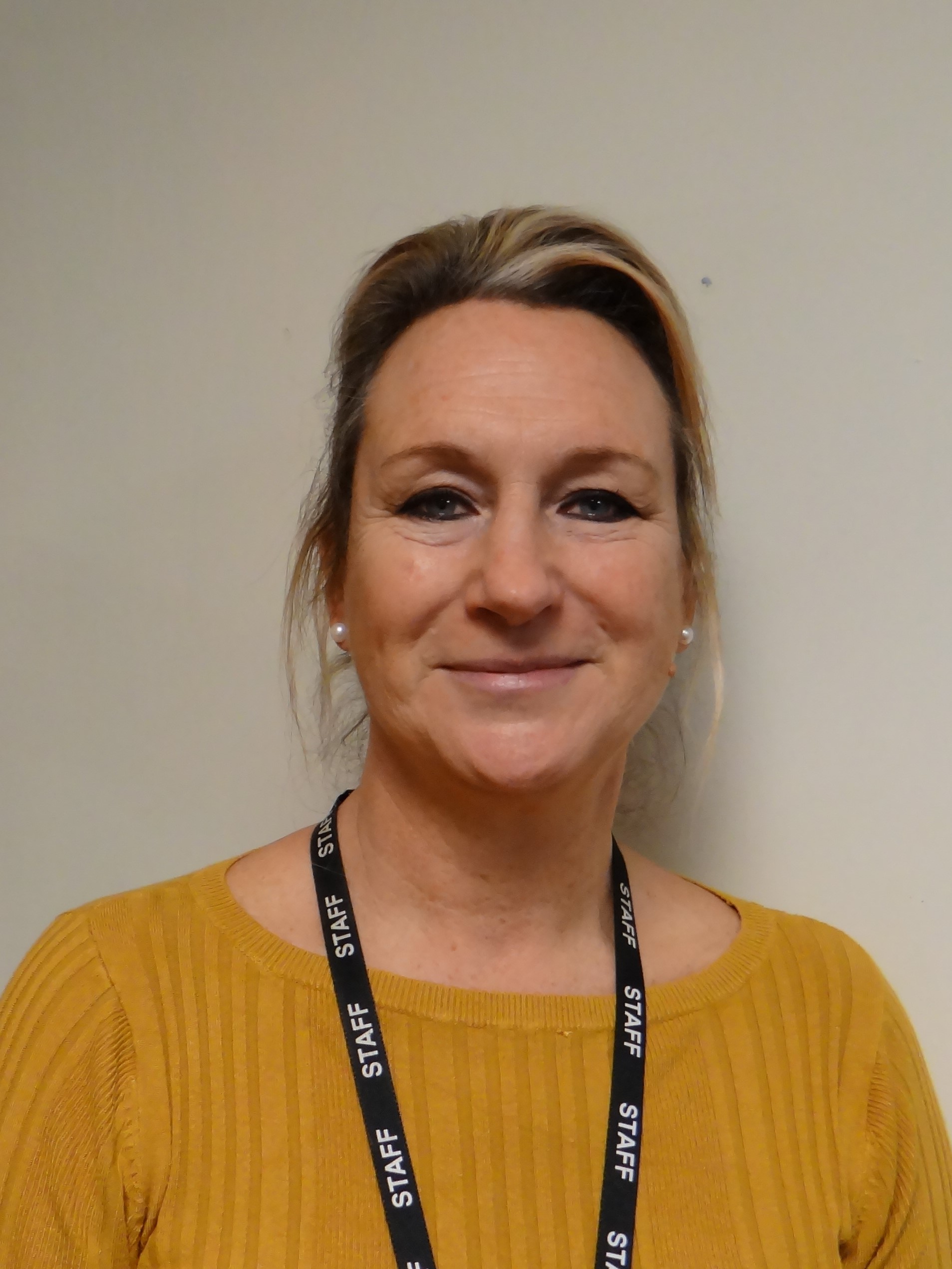 Mrs E Davies : HLTA Teaching Assistant - PPA Cover & Y6