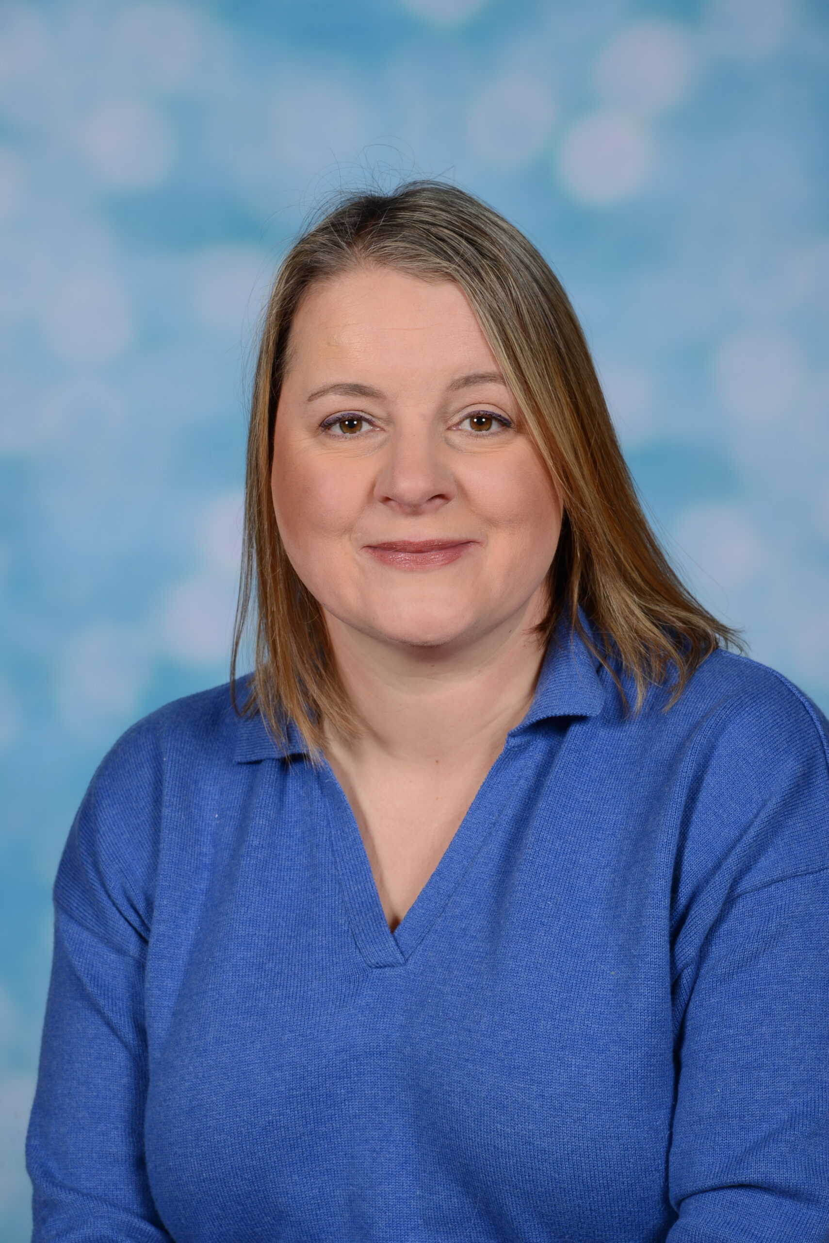 Mrs. R Arnold : Lunchtime supervisor and KS1 TA
