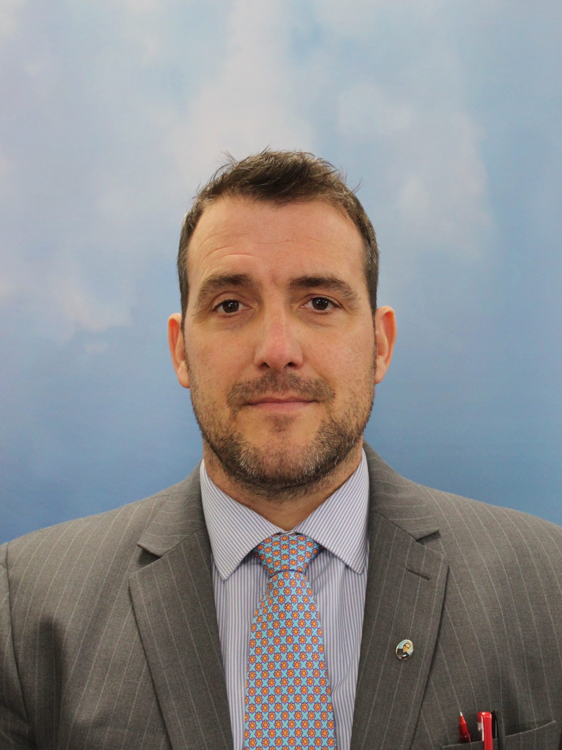 Mr R Noye : Deputy Headteacher