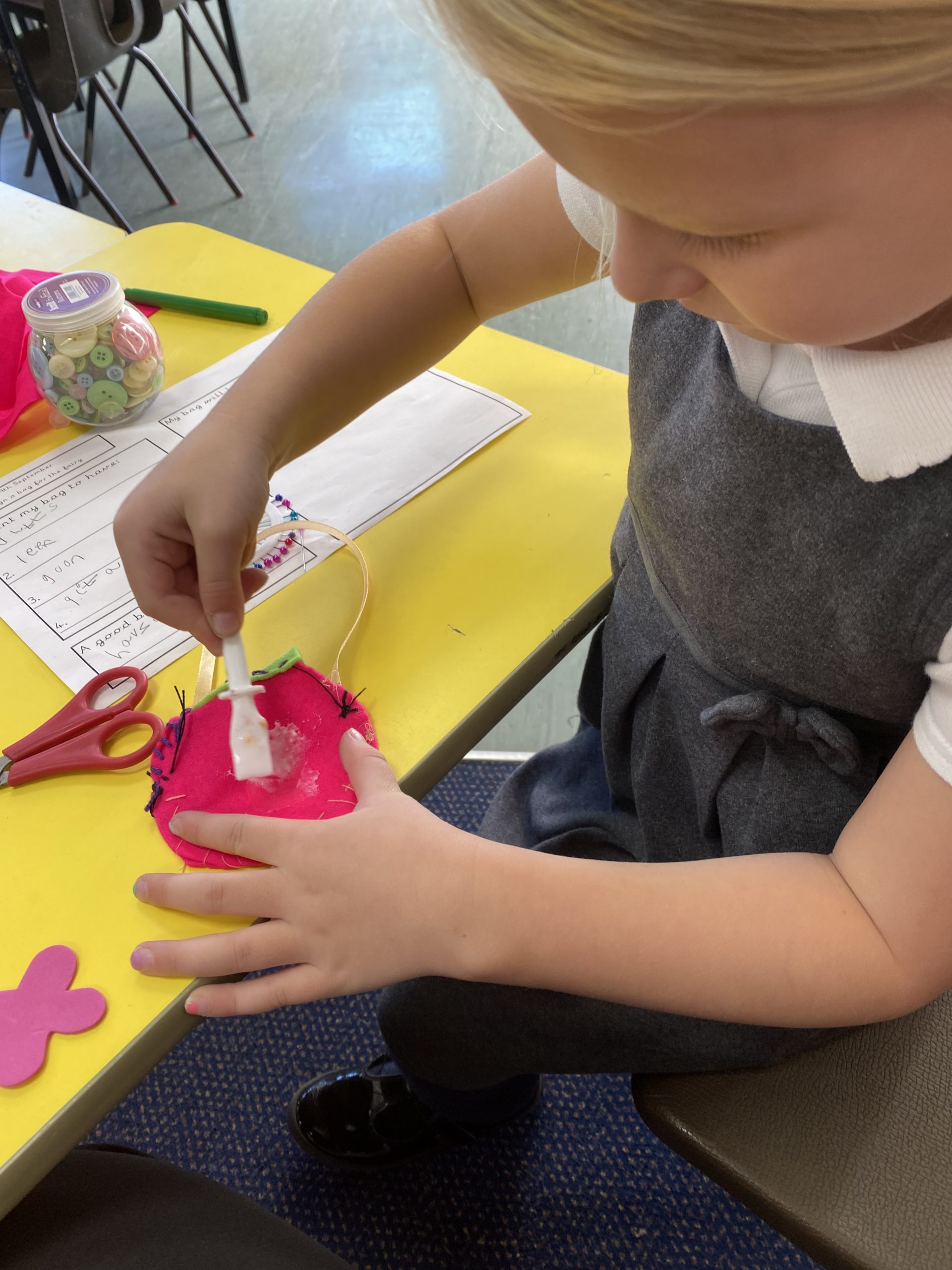 Class 4 making their fairy bags