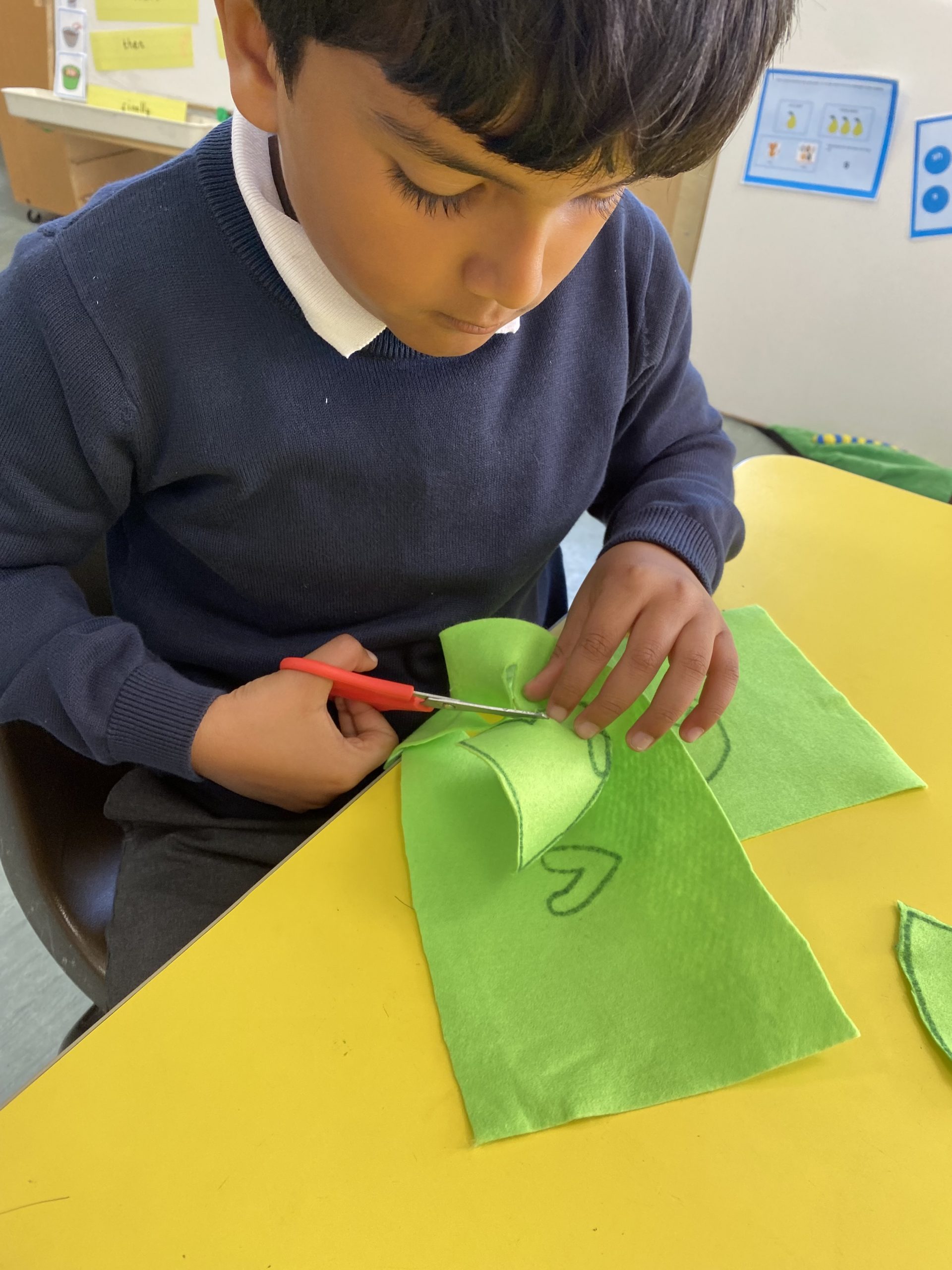 Class 4 making their fairy bags