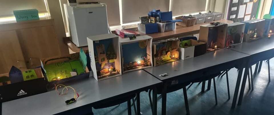 Year 4's light up towns