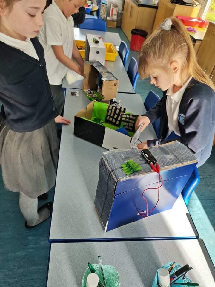 Year 4 making their light up towns