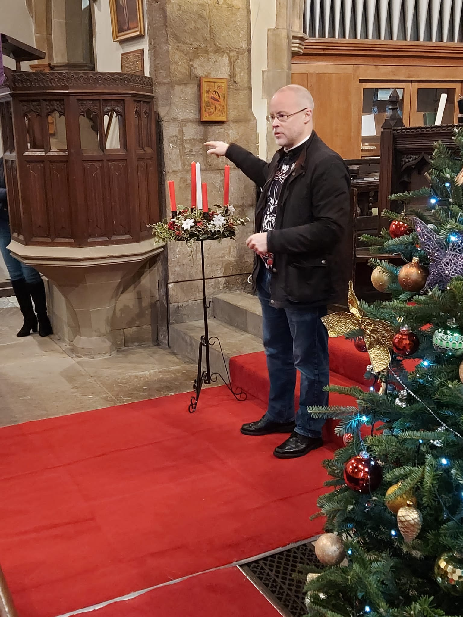 Rev Paul addressing the children